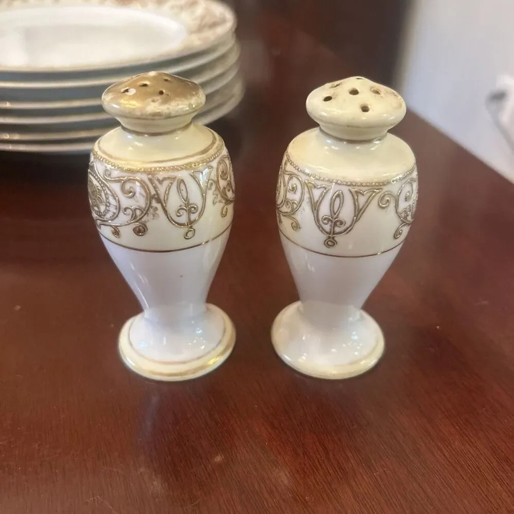 Vintage NORITAKE Salt & Pepper Shakers Hand Gilded Gold No.175 Without Stoppers